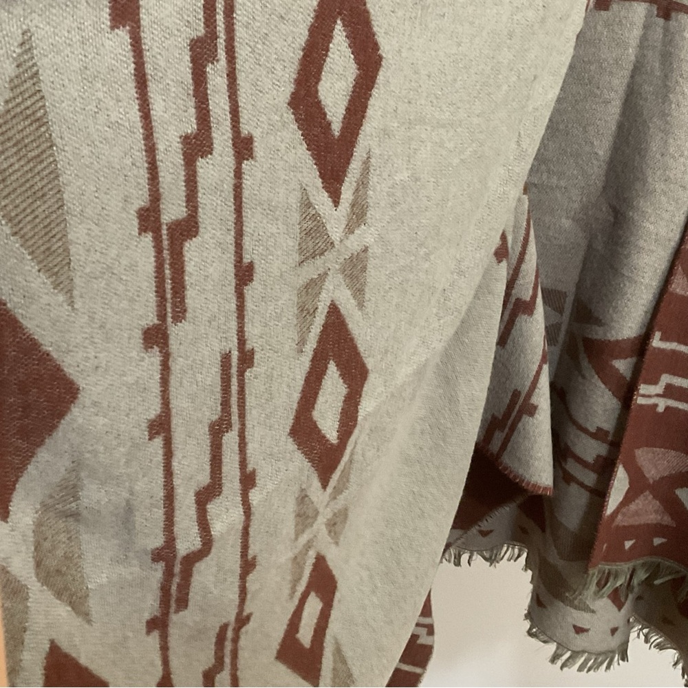 Geometric Patterned Wrap - image 3